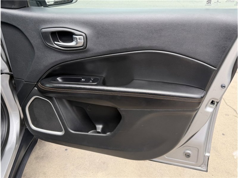 Used 2020 Jeep Compass Limited FWD image 29