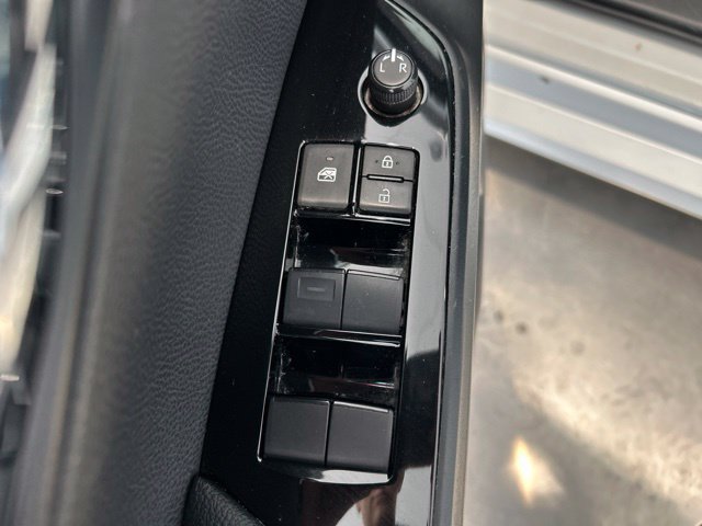 Used 2022 Toyota Prius XLE AWD/4WD image 11