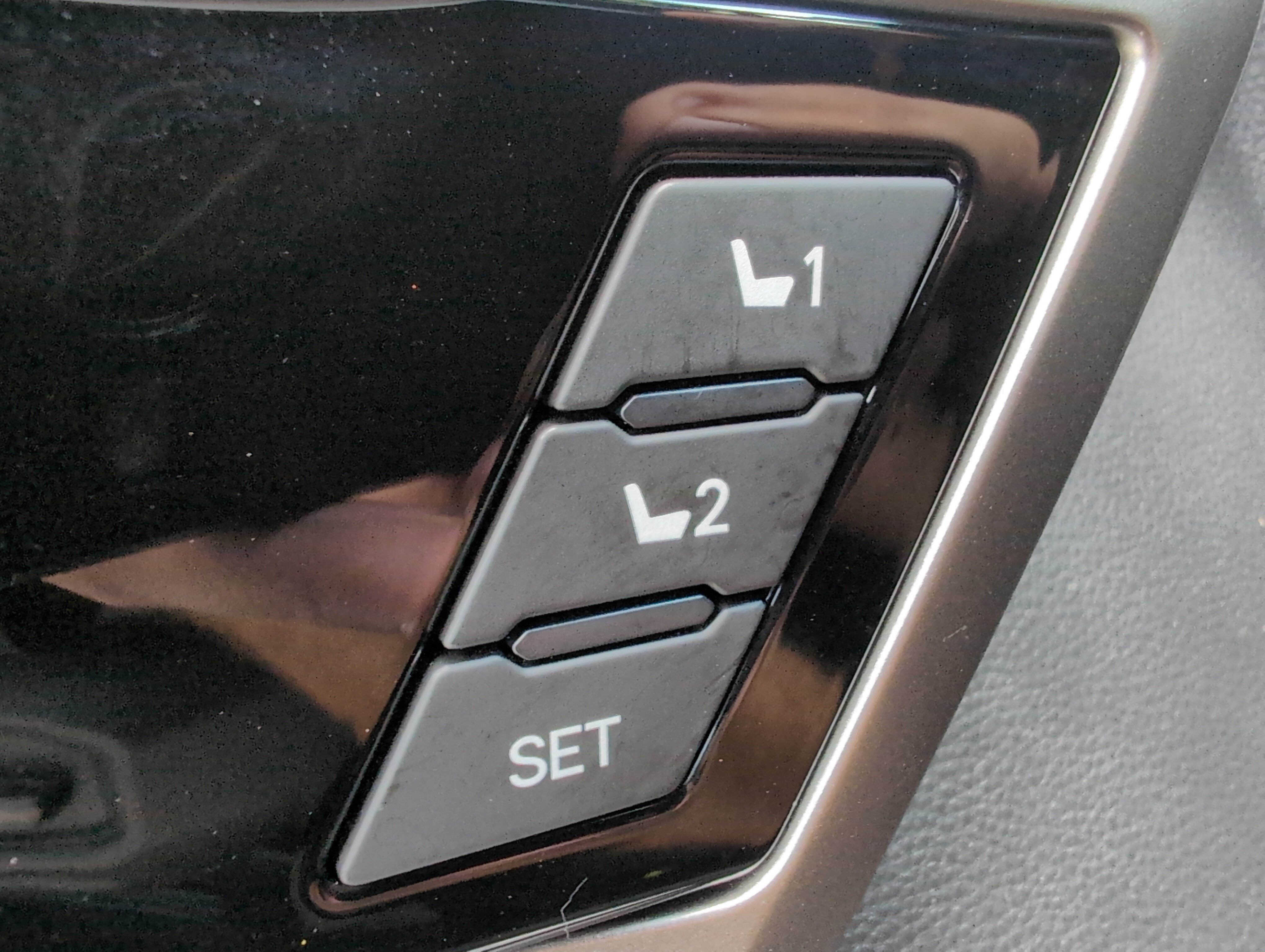 Used 2024 Toyota Tundra Limited AWD/4WD image 36