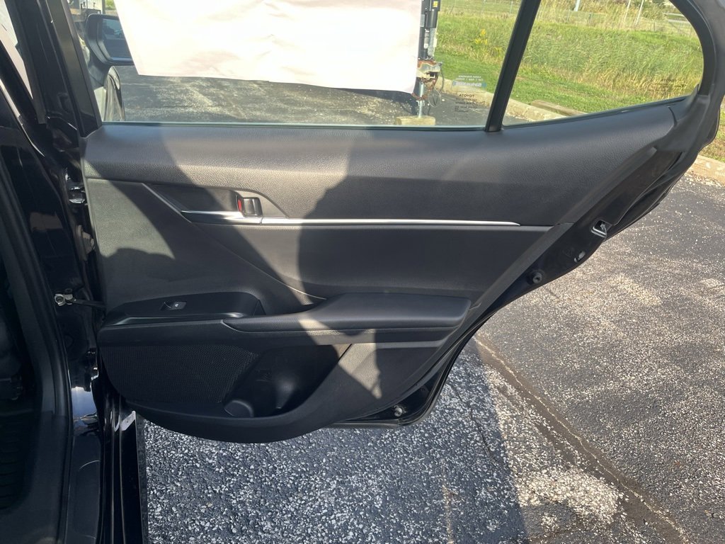 Used 2020 Toyota Camry LE image 26