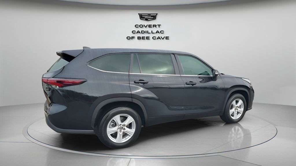 Used 2025 Toyota Highlander LE image 10