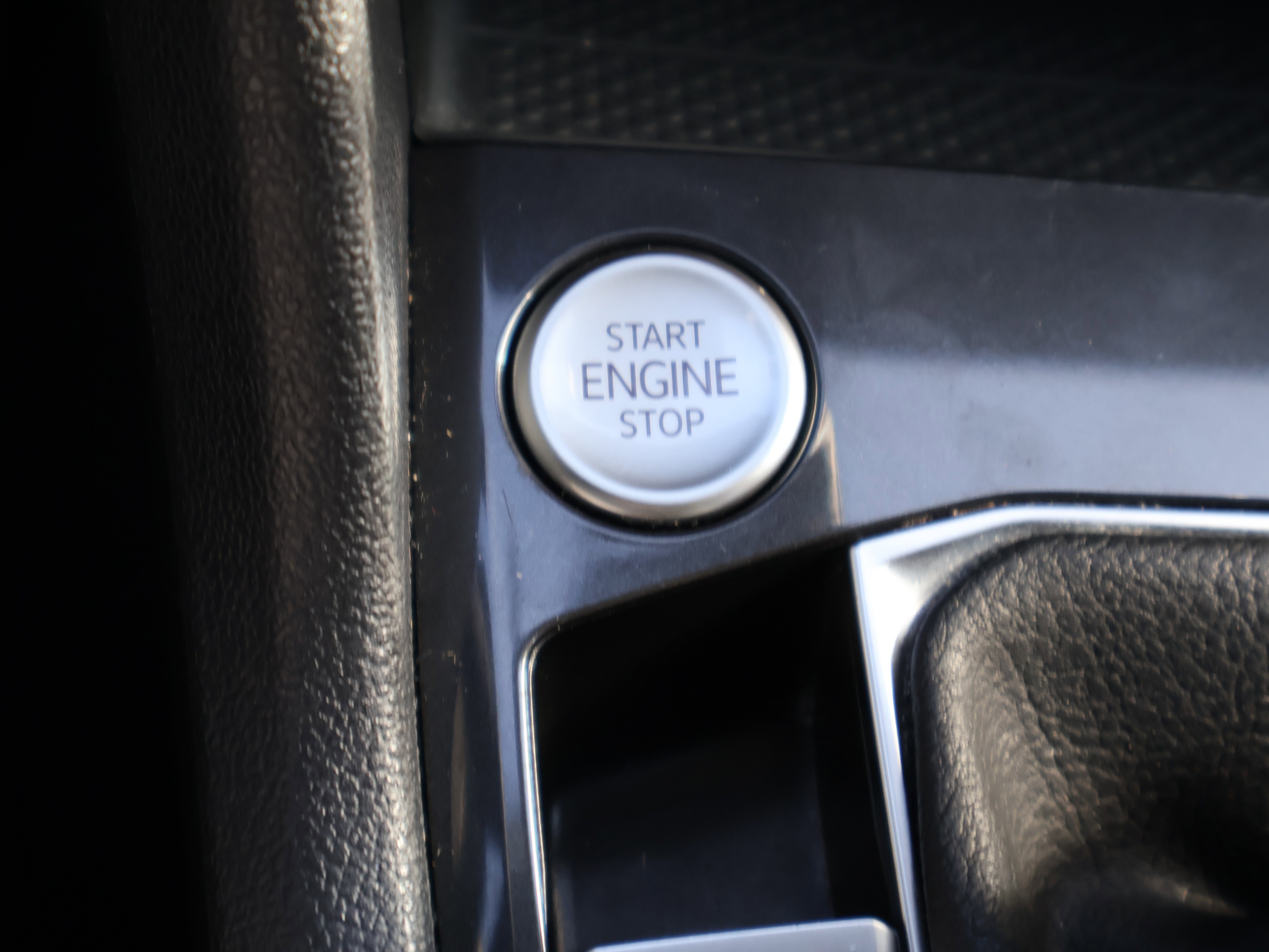 Used 2022 Volkswagen Tiguan SE w/ Panoramic Sunroof Package image 30