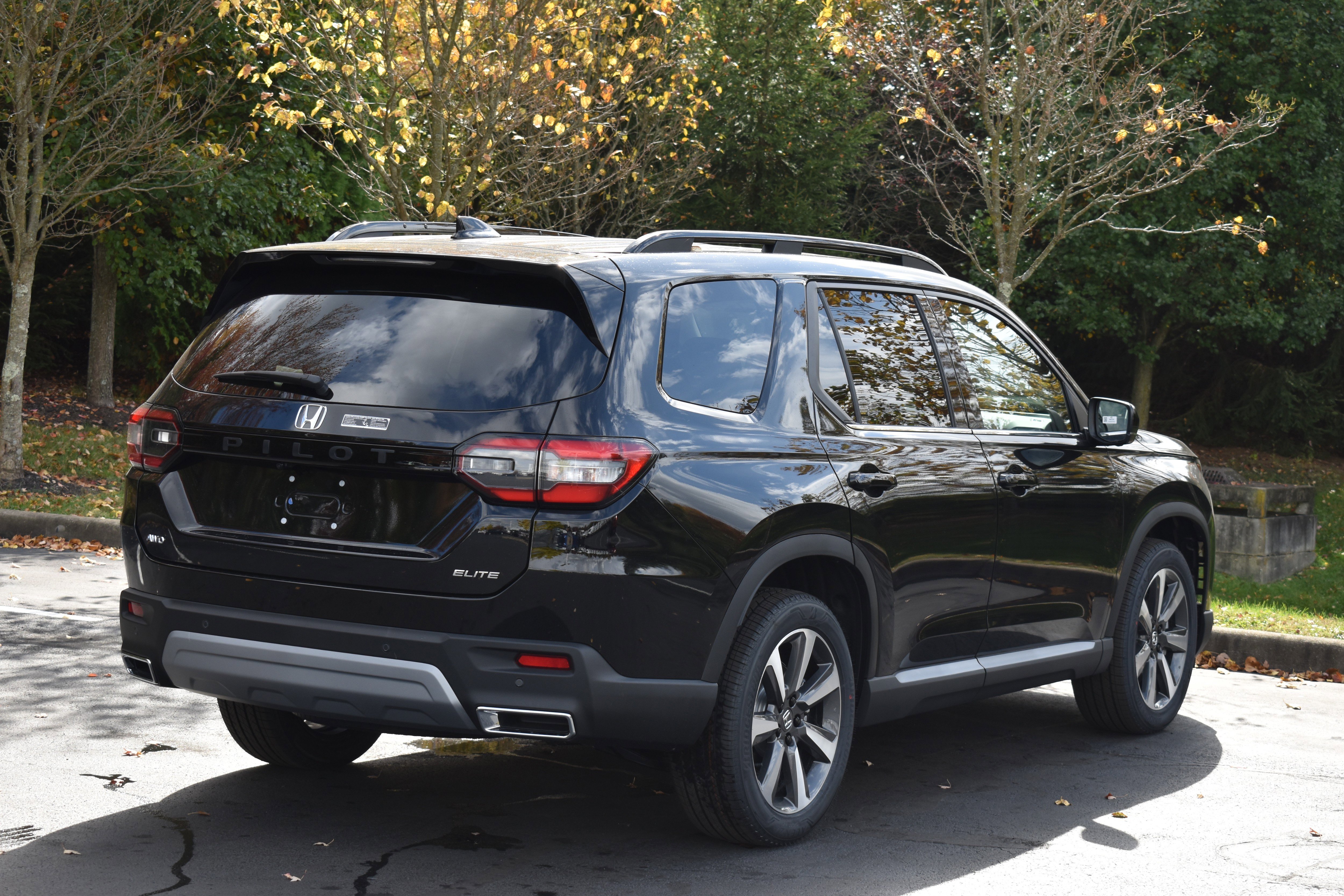 New 2025 Honda Pilot Elite image 8