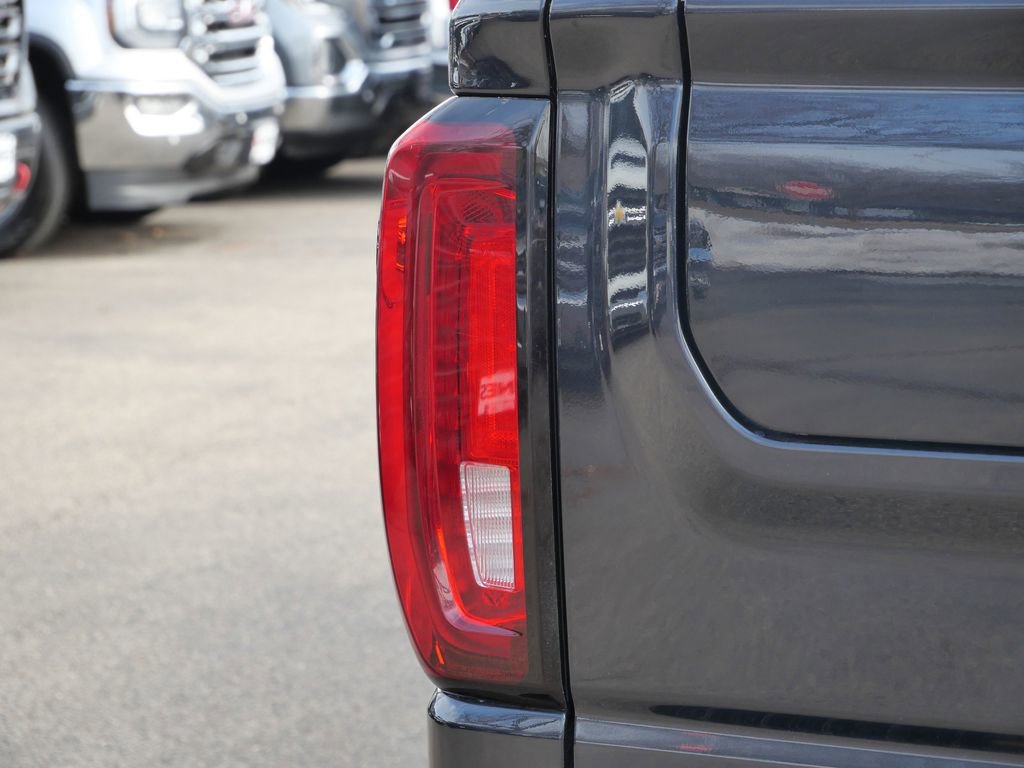 Used 2022 GMC Sierra 1500 AT4 w/ AT4 Premium Package image 9