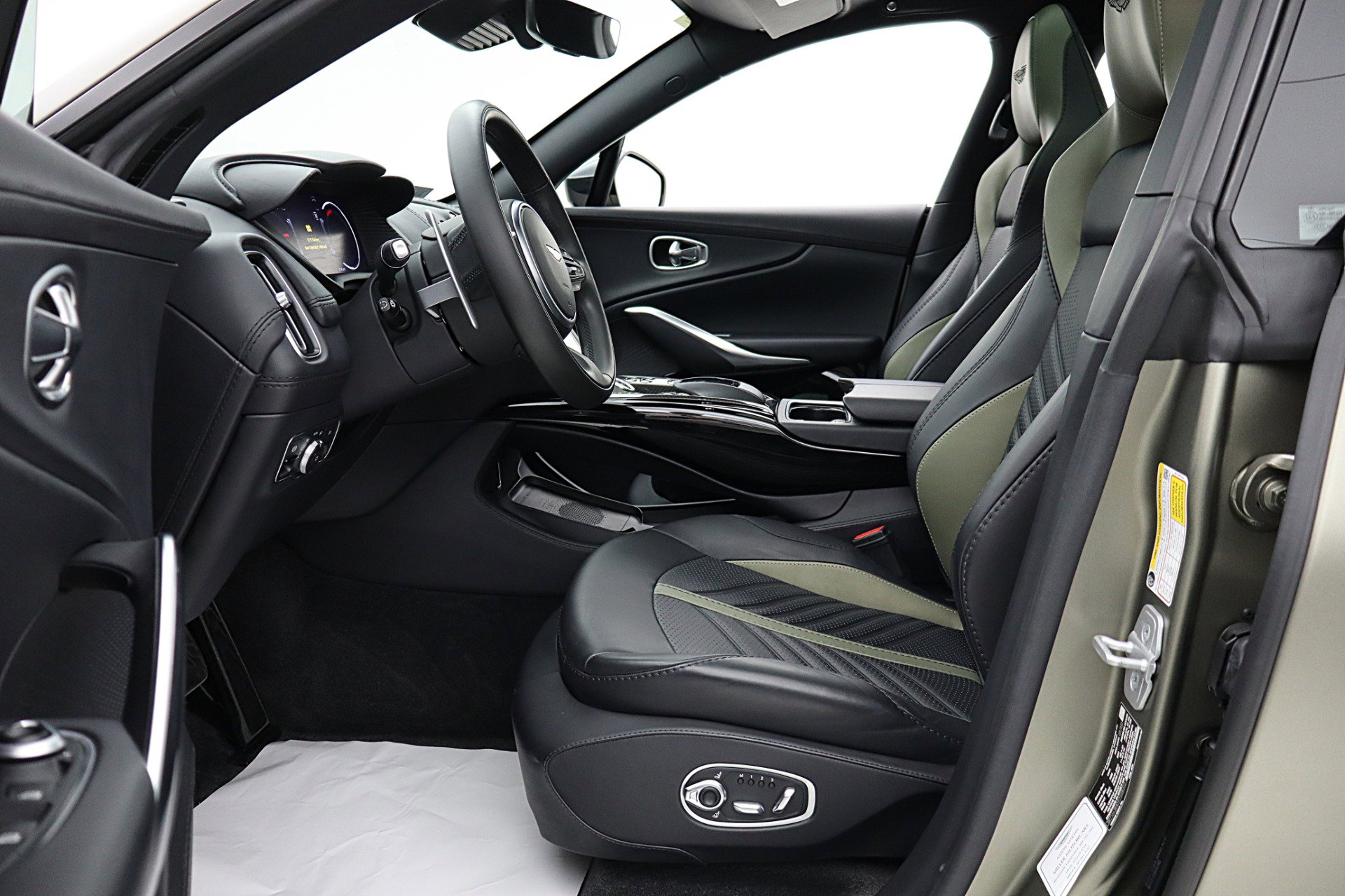 Used 2023 Aston Martin DBX 707 image 45