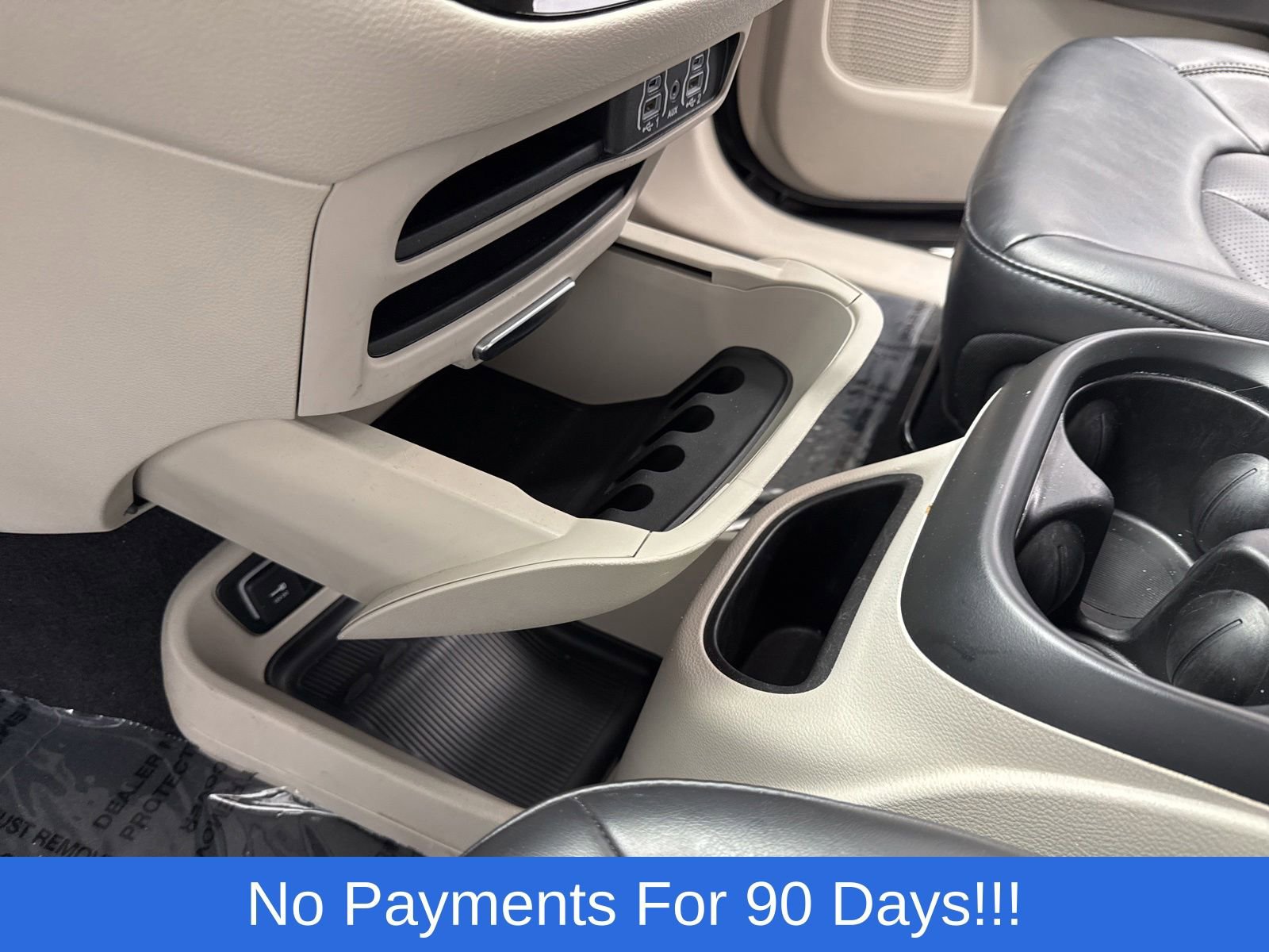 Used 2023 Chrysler Pacifica Touring-L FWD image 19