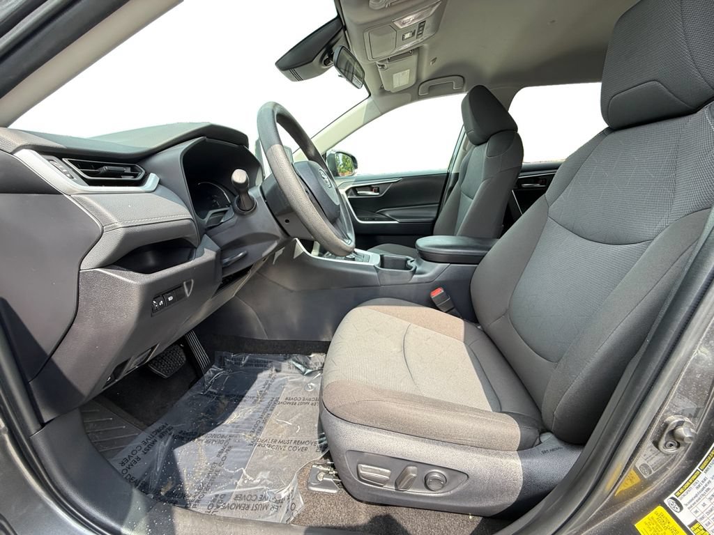 Used 2025 Toyota RAV4 XLE AWD/4WD image 9
