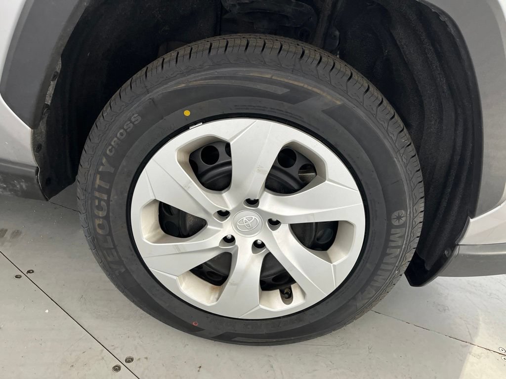 Used 2025 Toyota RAV4 LE AWD/4WD image 17