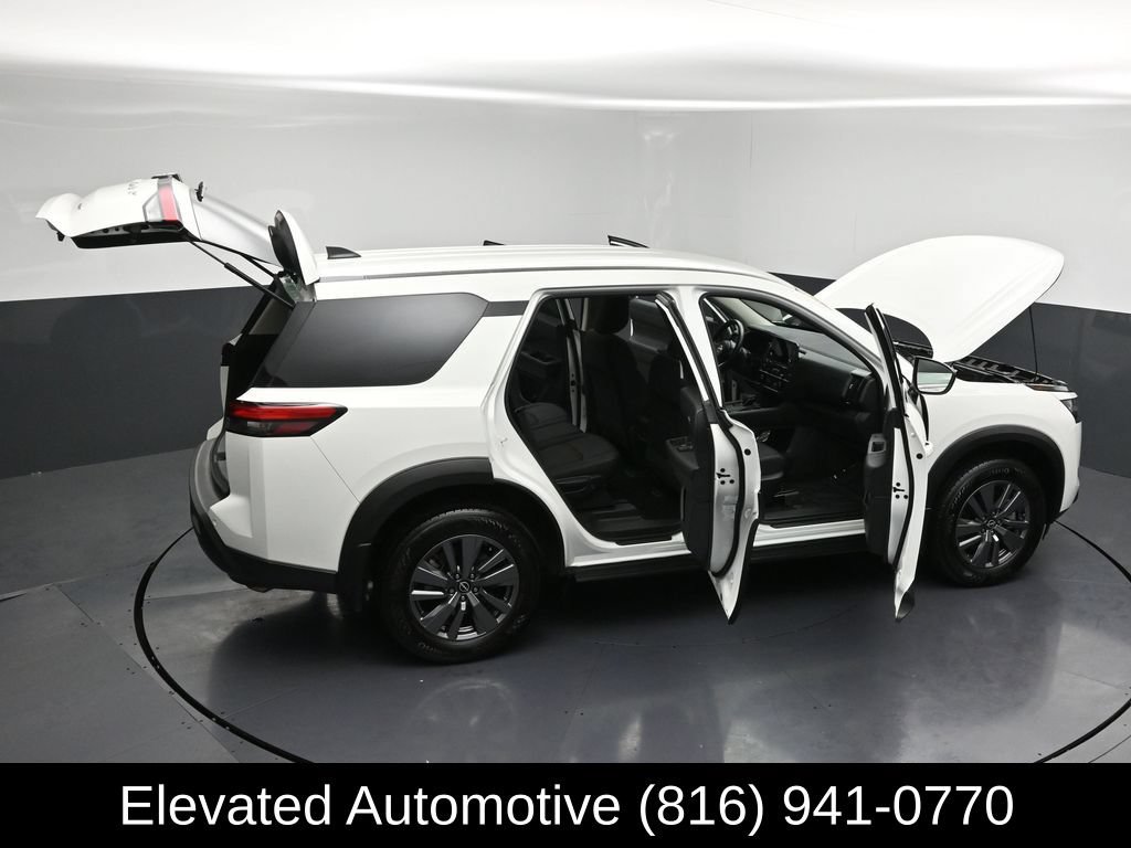 Used 2024 Nissan Pathfinder S AWD/4WD image 30