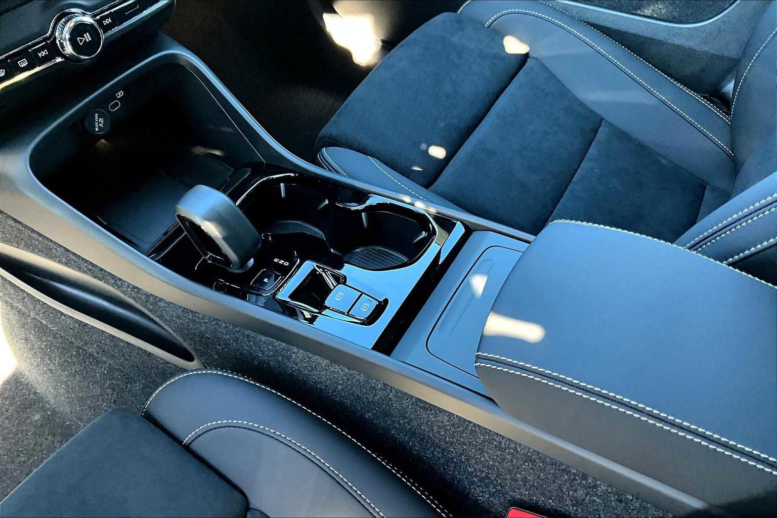 New 2026 Volvo XC40 B5 Ultra w/ Protection Package Premier image 10