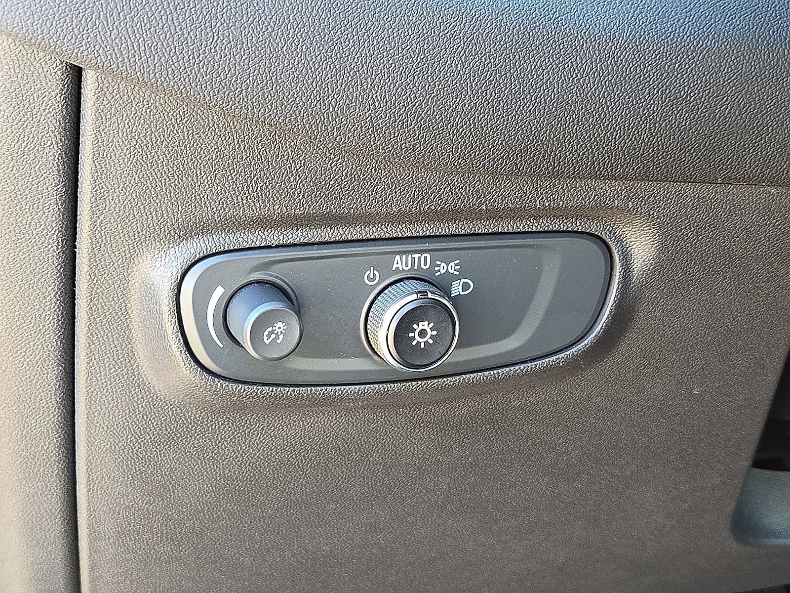 Used 2024 Chevrolet Equinox LT FWD image 25