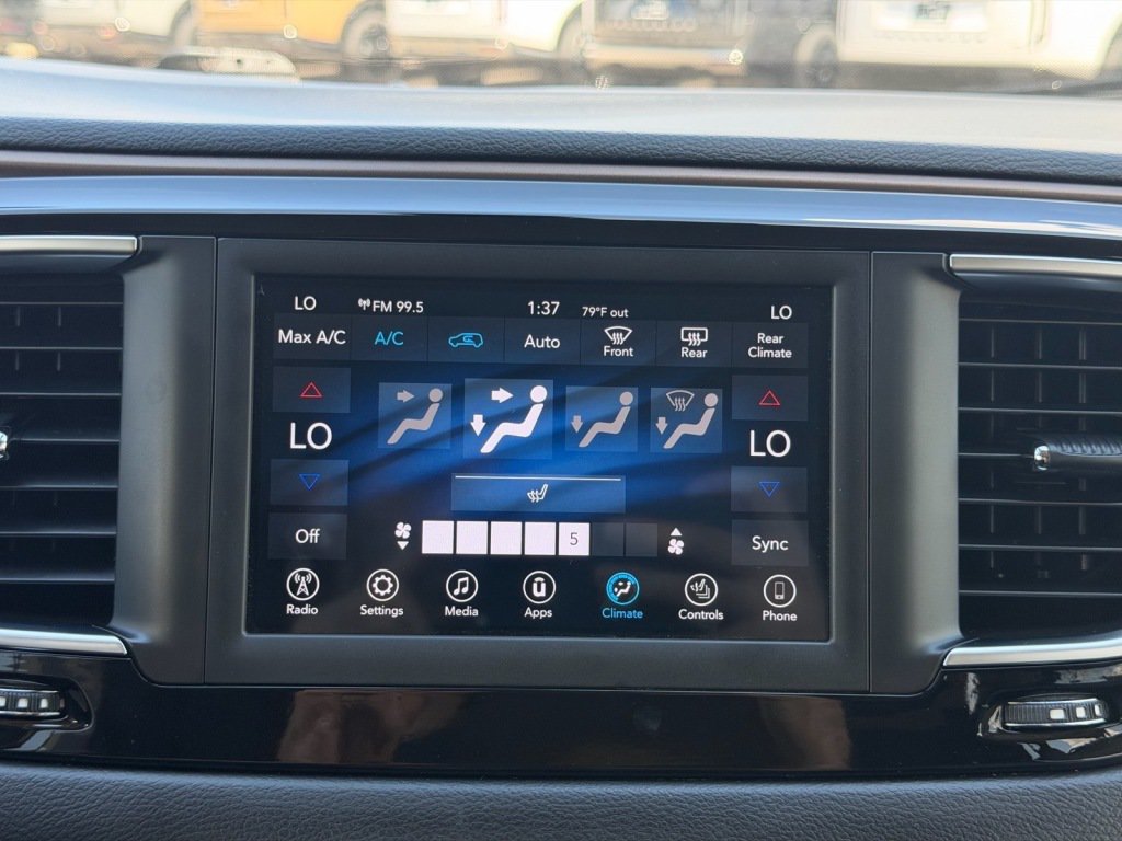 Used 2018 Chrysler Pacifica Touring-L FWD image 15