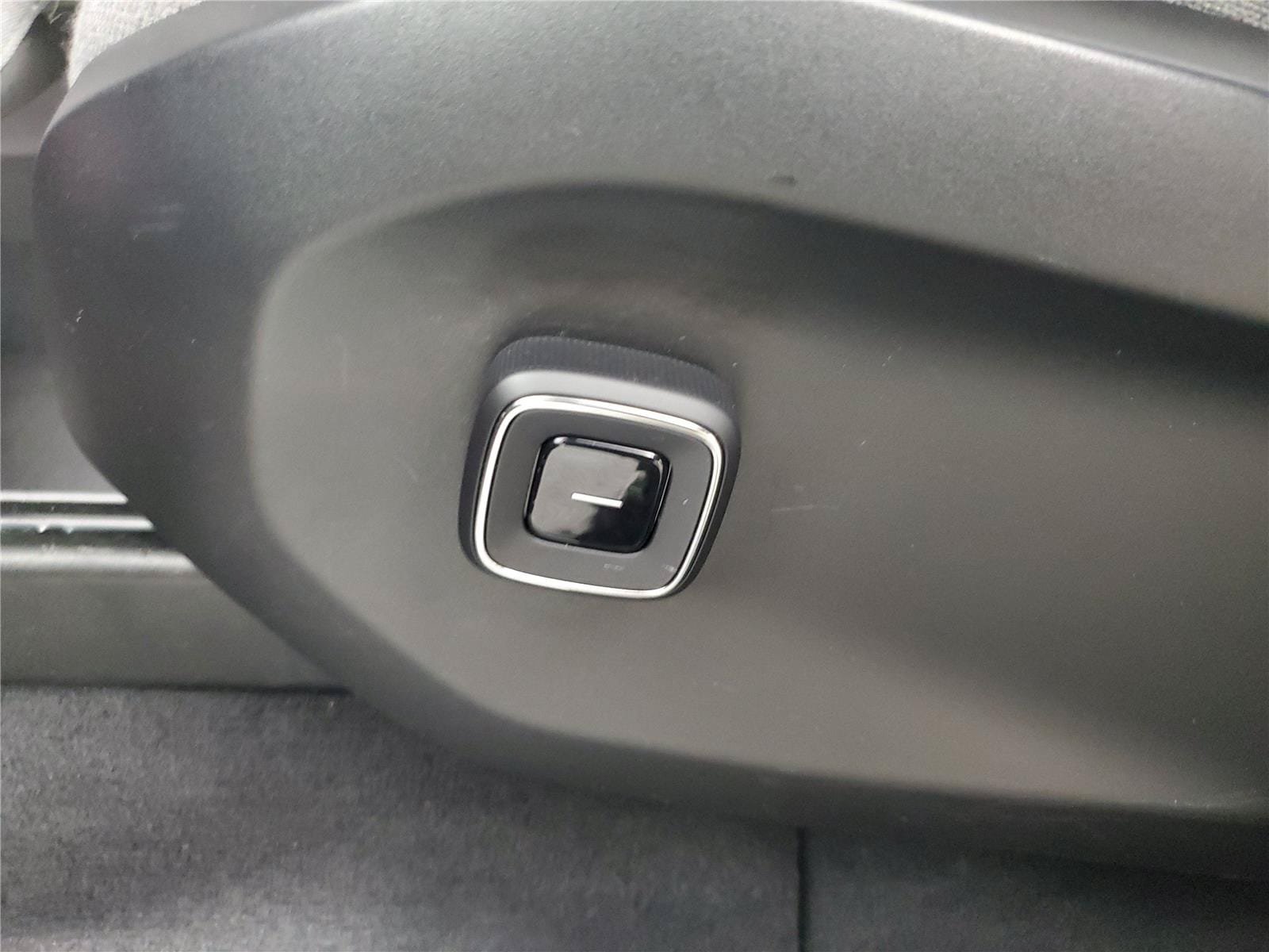 Certified 2025 Volvo EX90 Ultra AWD/4WD image 16