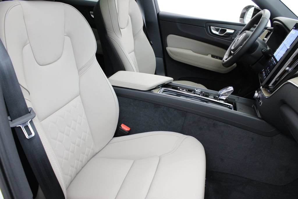 New 2026 Volvo XC60 B5 Plus w/ Protection Package Premier AWD/4WD image 25