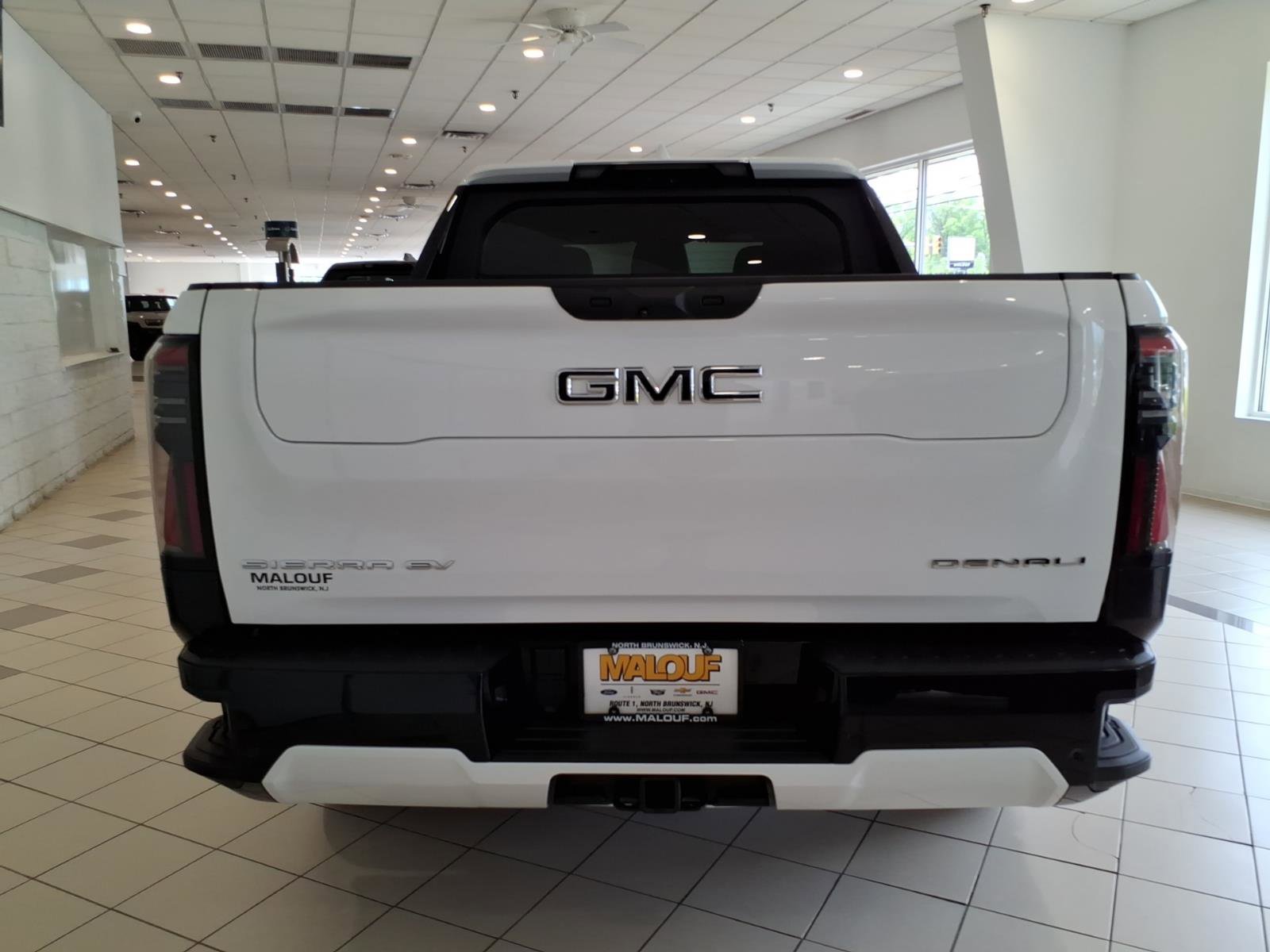 Used 2025 GMC Sierra EV Denali AWD/4WD image 5