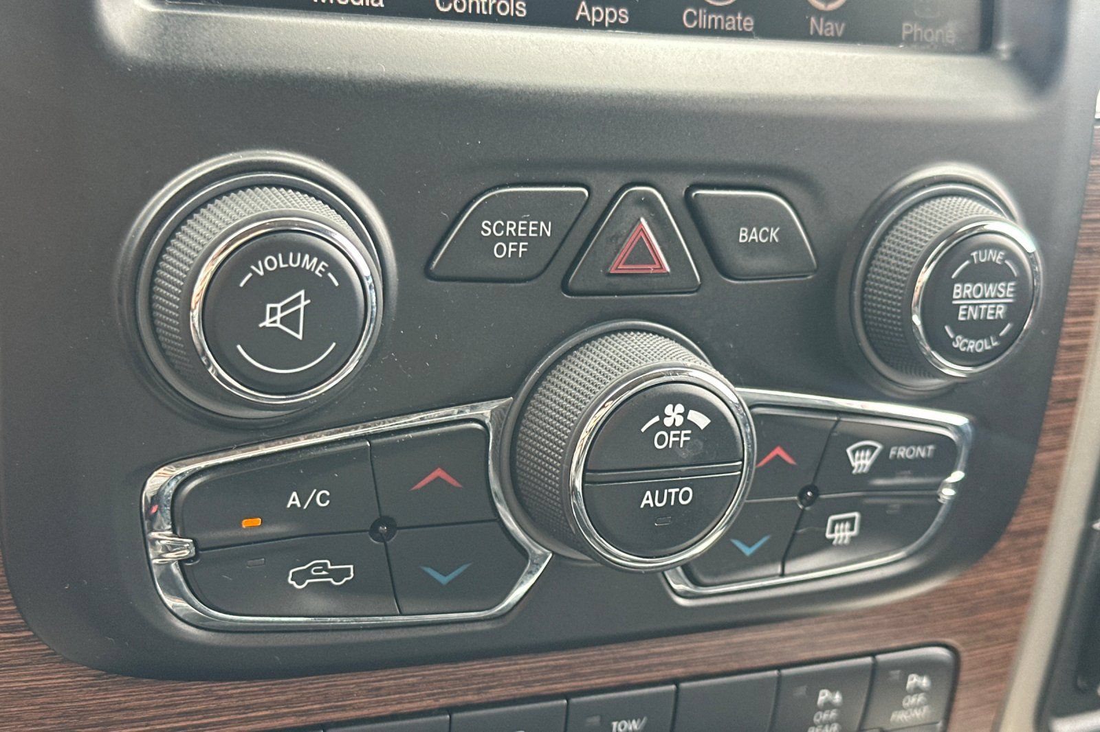 Used 2014 RAM 1500 Laramie w/ Convenience Group AWD/4WD image 22