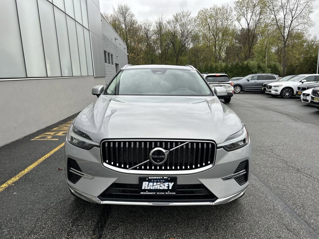 Certified 2023 Volvo XC60 B5 Plus AWD/4WD image 3