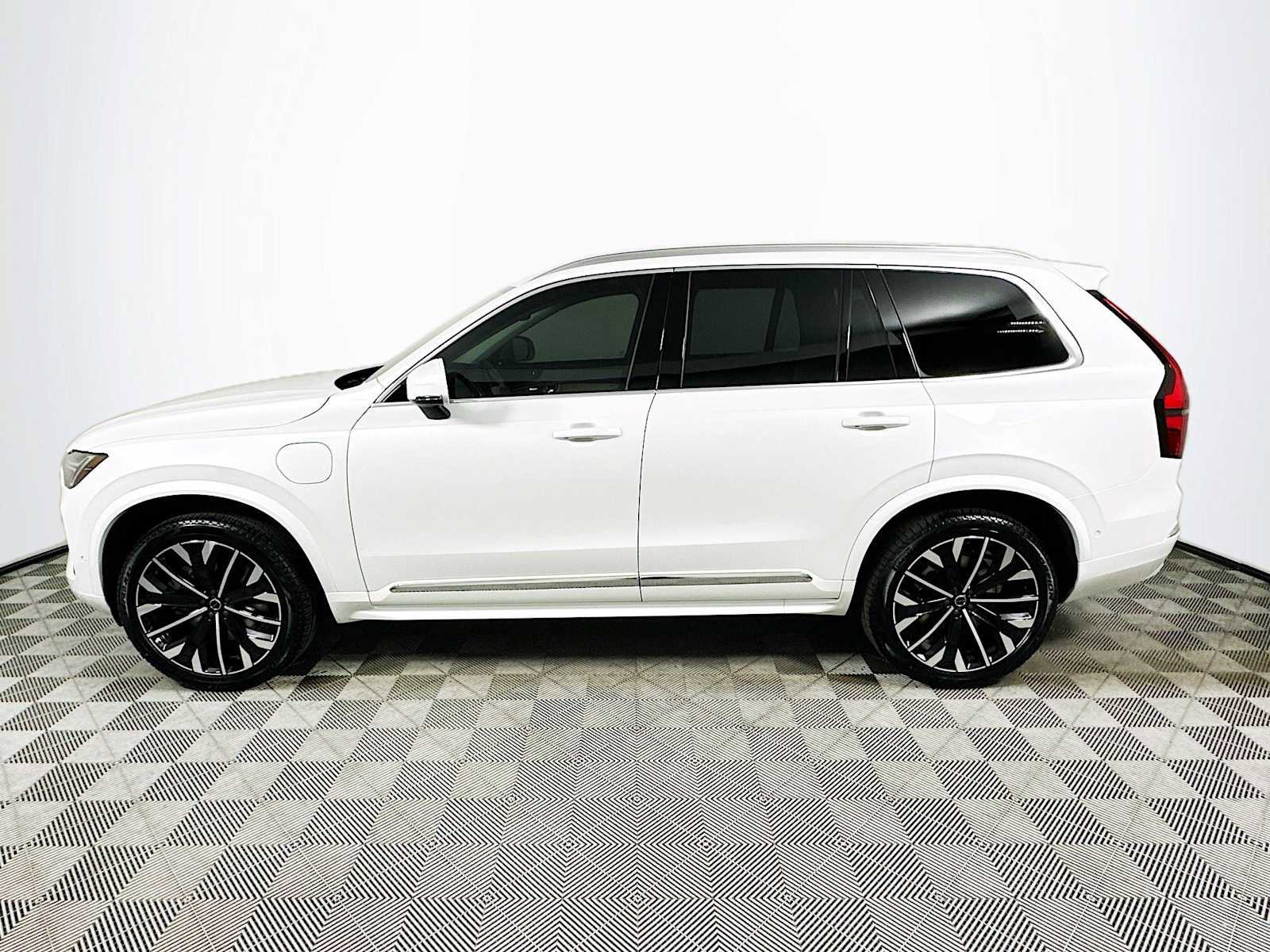 New 2026 Volvo XC90 T8 Ultra w/ Protection Package Premier image 4