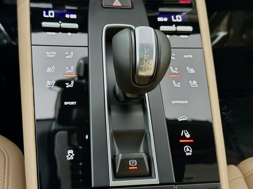 New 2026 Porsche Macan AWD/4WD image 19