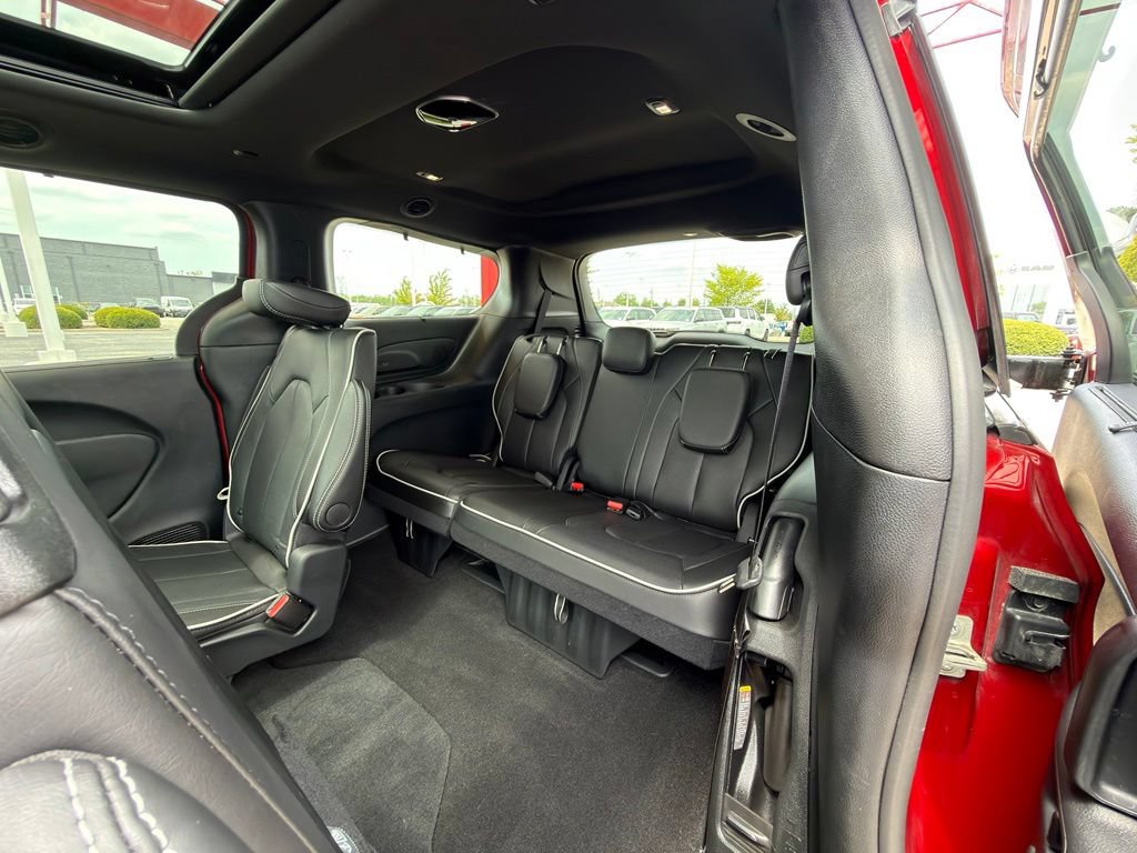 Used 2025 Chrysler Pacifica Limited w/ Uconnect Theater Family Group AWD/4WD image 30