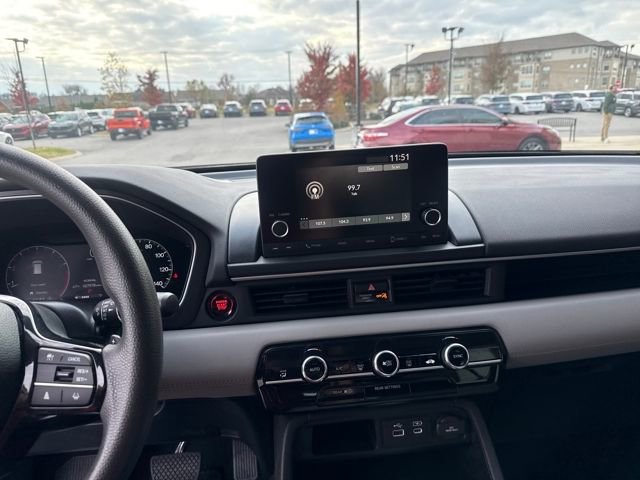 Used 2023 Honda Pilot LX image 14