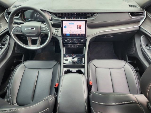 Used 2025 Jeep Grand Cherokee Limited image 26