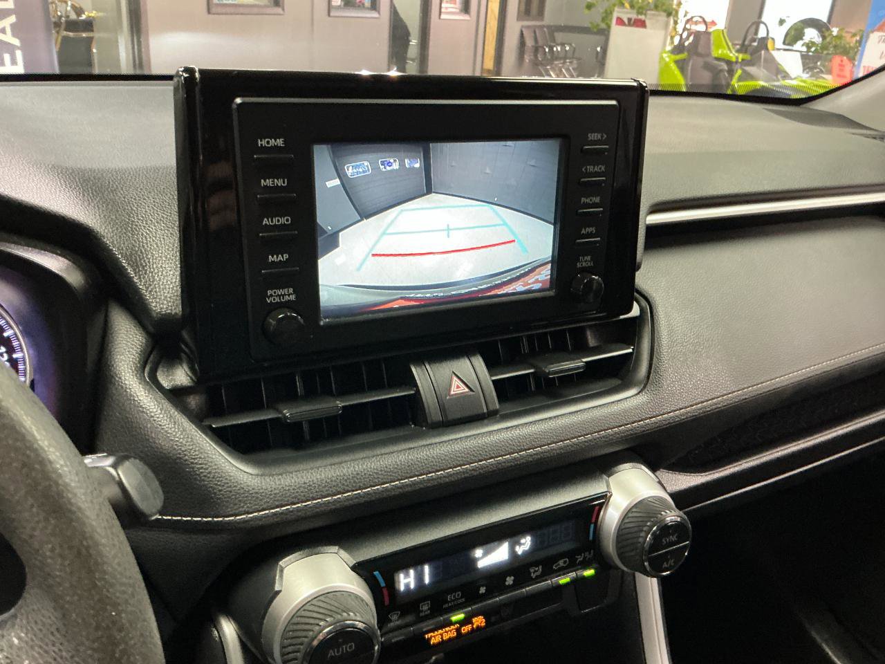 Used 2019 Toyota RAV4 LE AWD/4WD image 17