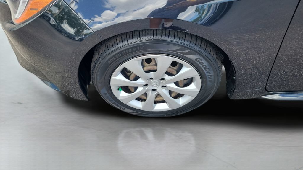 Used 2022 Toyota Corolla LE FWD image 26