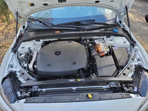 Certified 2024 Volvo S60 T8 Plus w/ Climate Package image 5