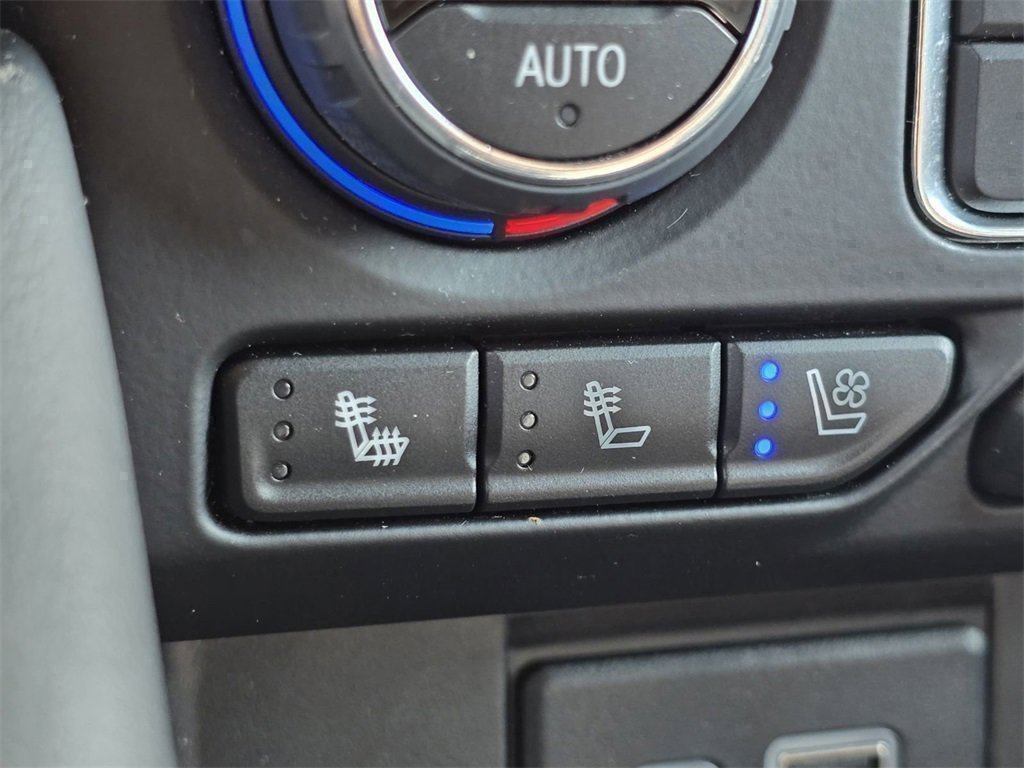 Used 2024 Chevrolet Suburban High Country image 5