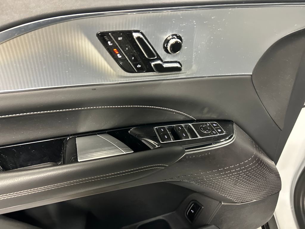 Used 2024 Cadillac Lyriq Tech image 14