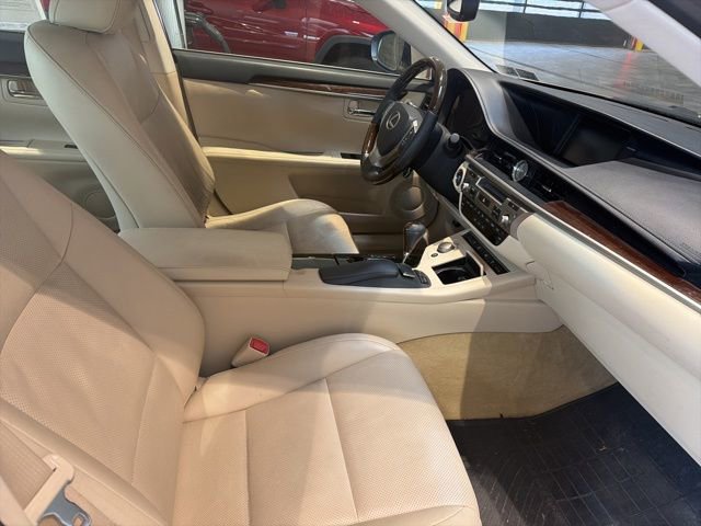 Used 2015 Lexus ES 350 w/ Luxury Package FWD image 7