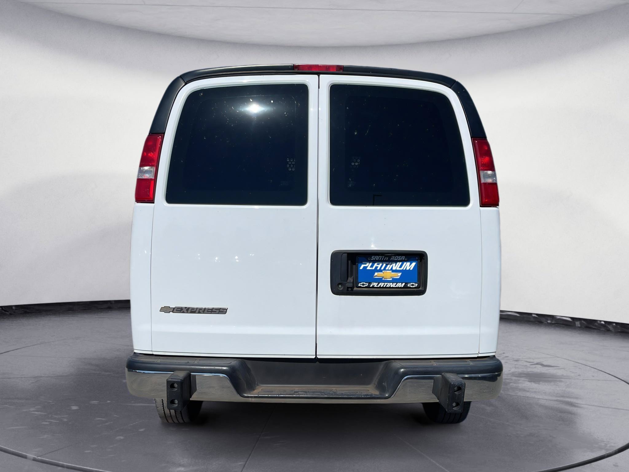 Used 2023 Chevrolet Express 2500 w/ Driver Convenience Package RWD image 4