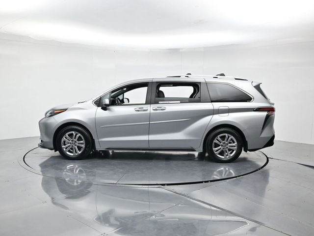 Used 2024 Toyota Sienna Platinum image 7