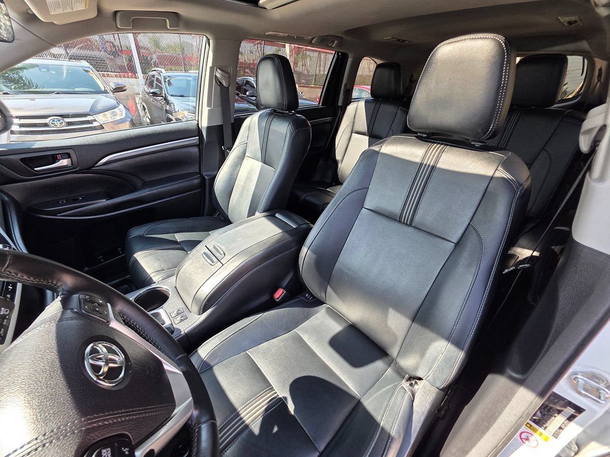 Used 2018 Toyota Highlander SE FWD image 24