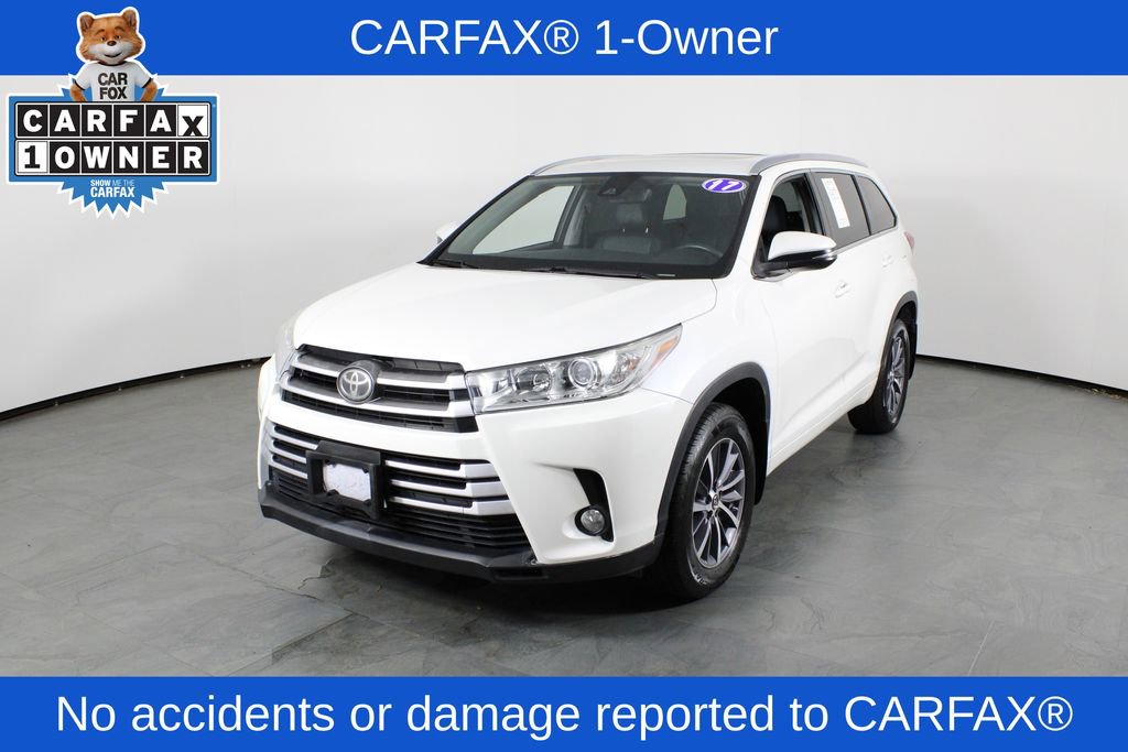 Used 2017 Toyota Highlander XLE image 2