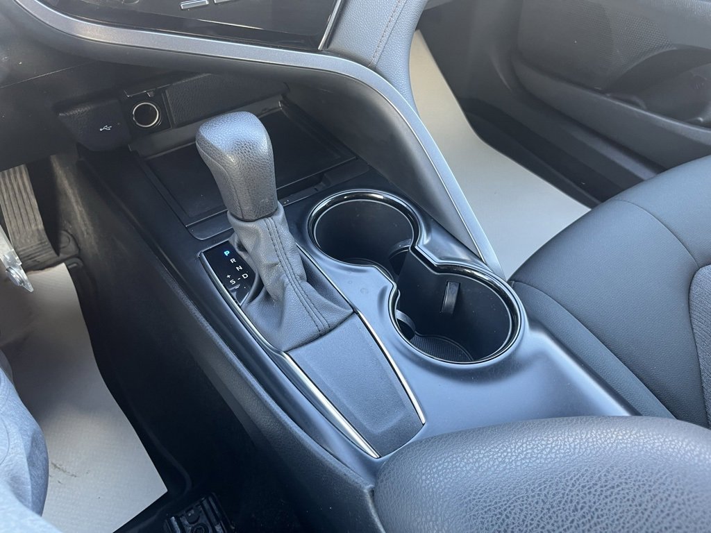 Used 2020 Toyota Camry LE image 19