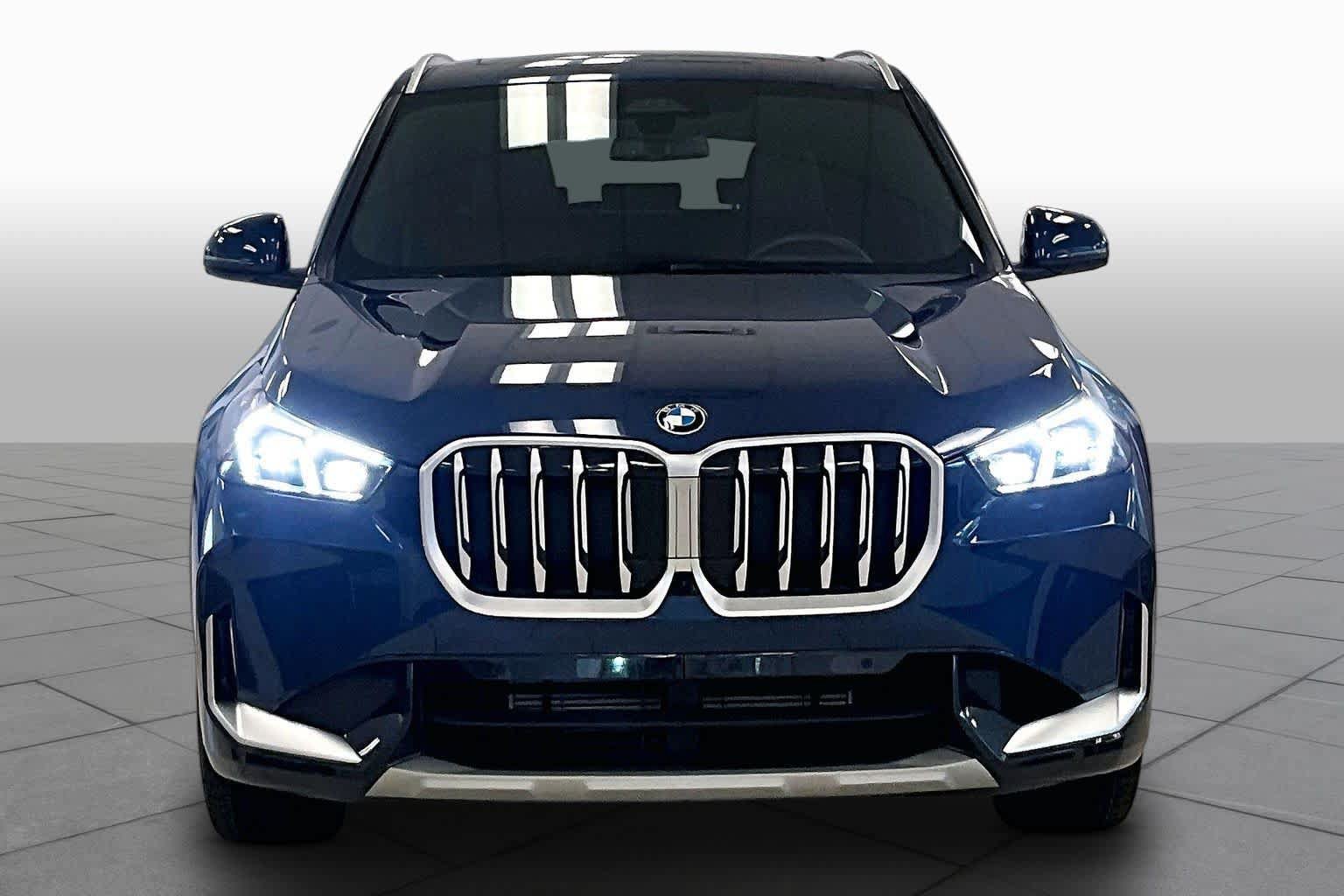 Certified 2025 BMW X1 xDrive28i AWD/4WD image 3