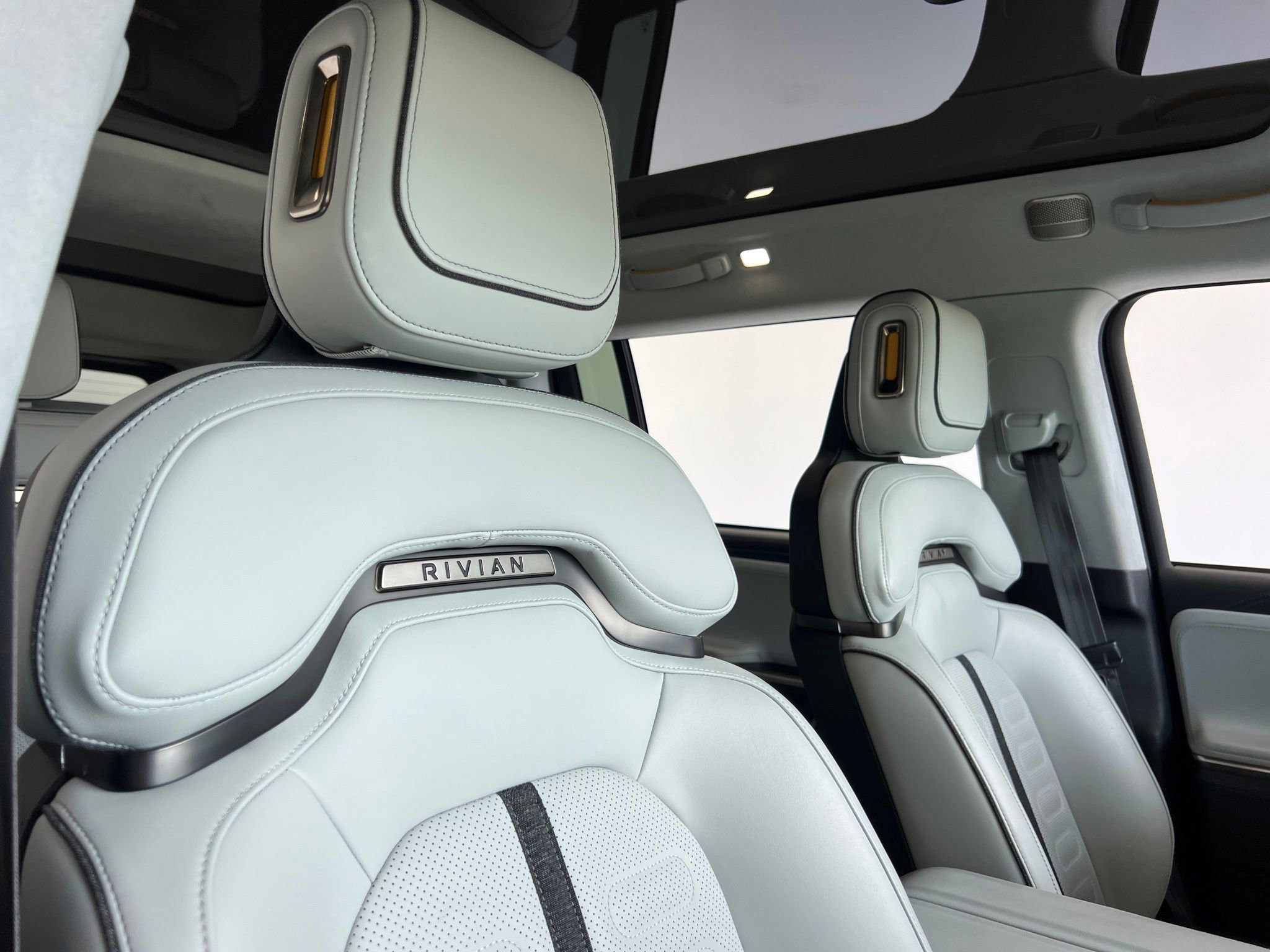 Used 2024 Rivian R1S Adventure AWD/4WD image 15