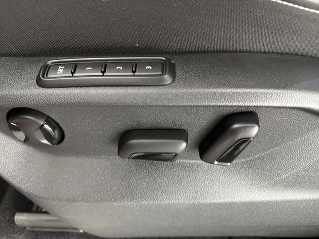 Used 2023 Volkswagen Atlas Cross Sport SEL Premium R-Line image 17