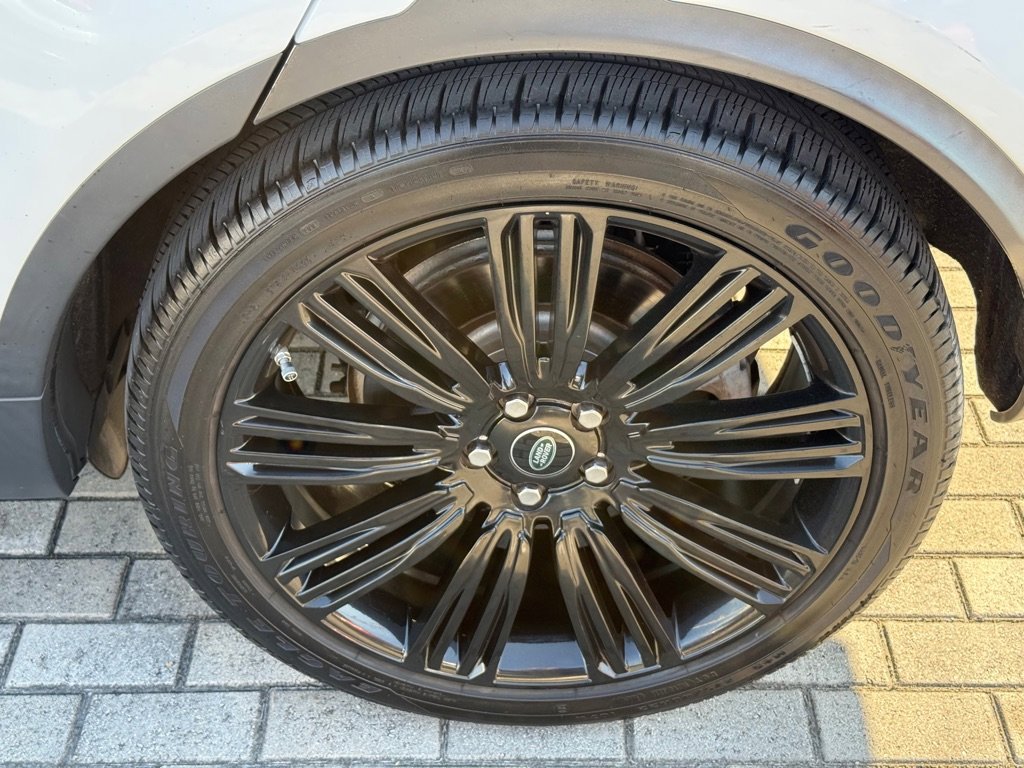 Used 2019 Land Rover Discovery SE image 40