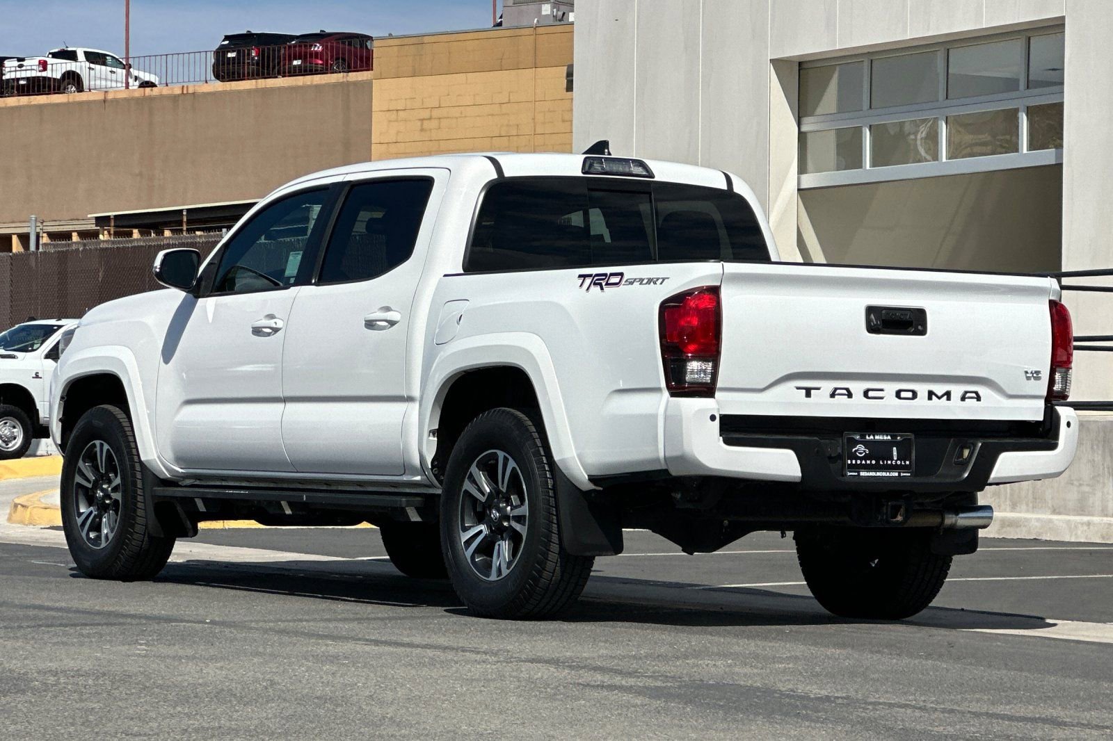 Used 2018 Toyota Tacoma TRD Sport w/ Technology Package image 5