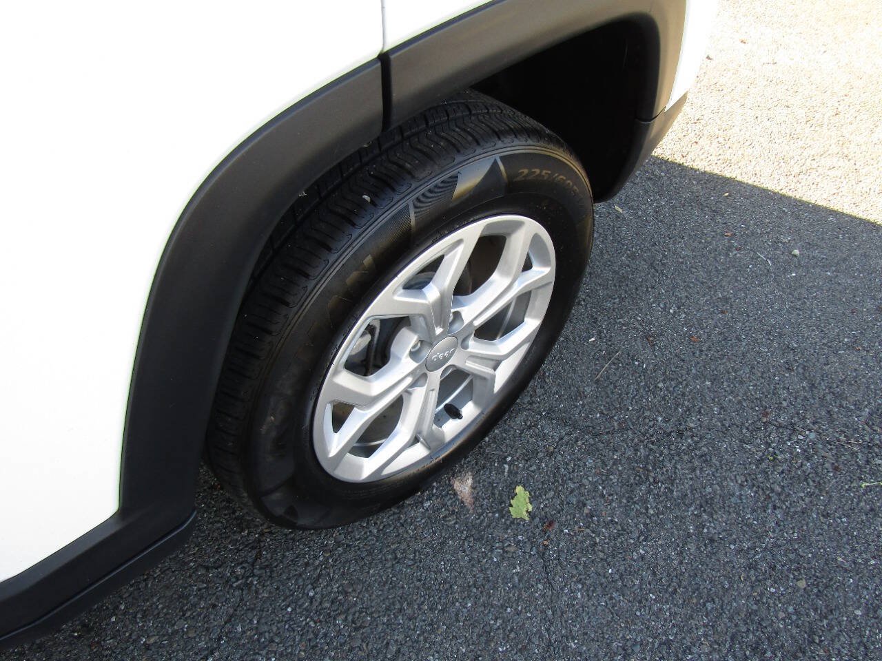 Used 2024 Jeep Compass Latitude AWD/4WD image 30