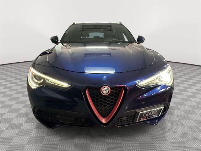 Used 2018 Alfa Romeo Stelvio Ti Sport AWD/4WD image 2