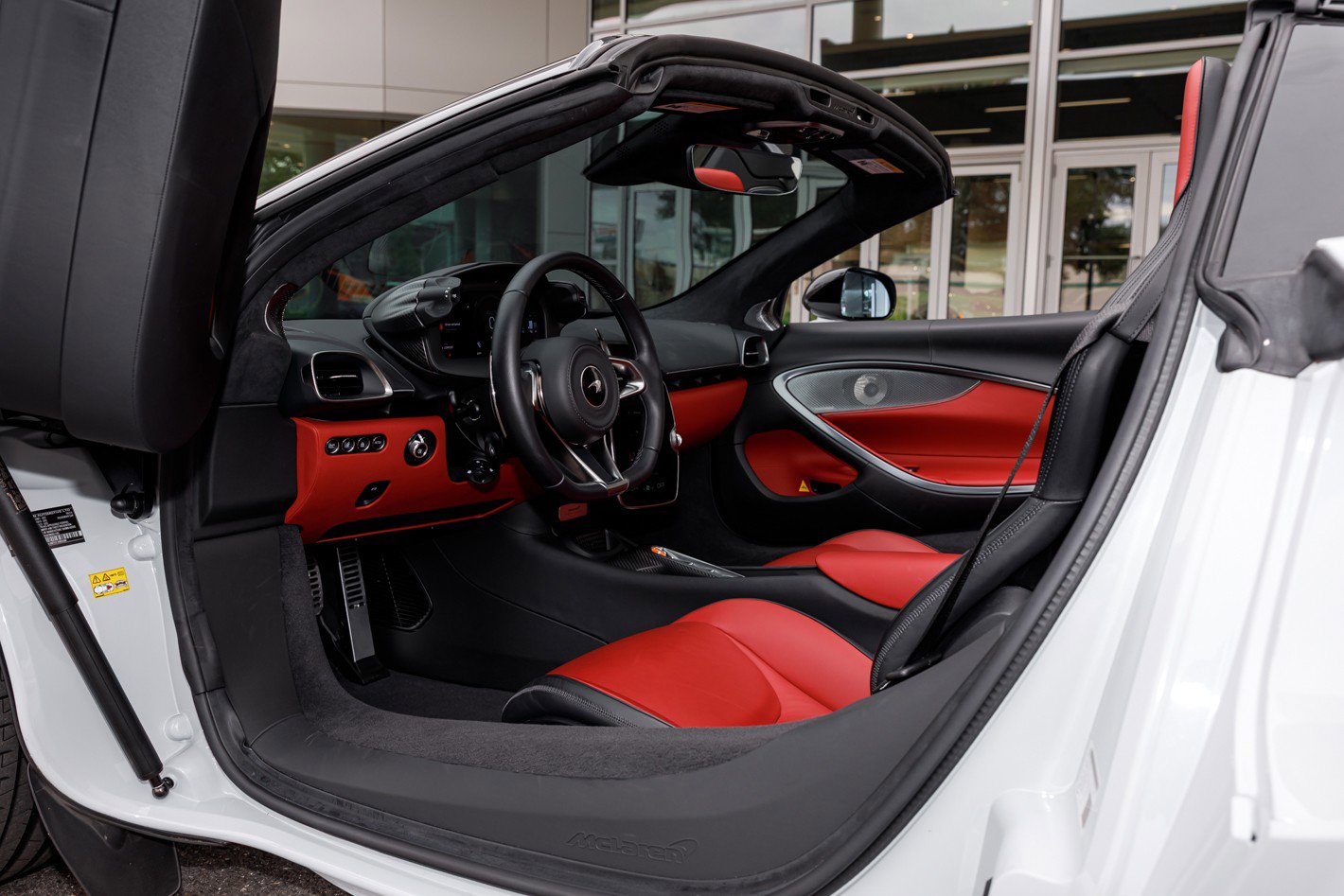 Used 2025 McLaren Artura Spider image 33