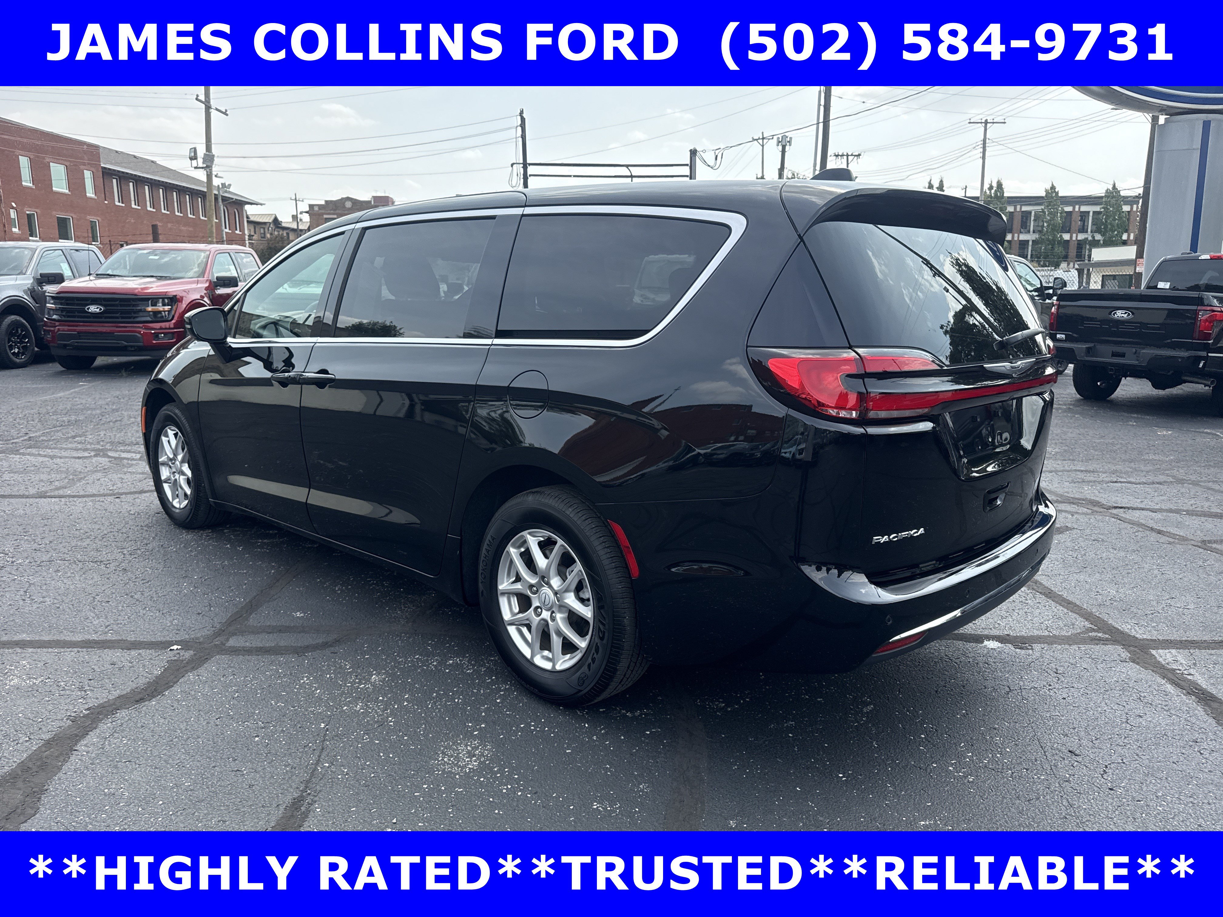 Used 2025 Chrysler Pacifica Select FWD image 5
