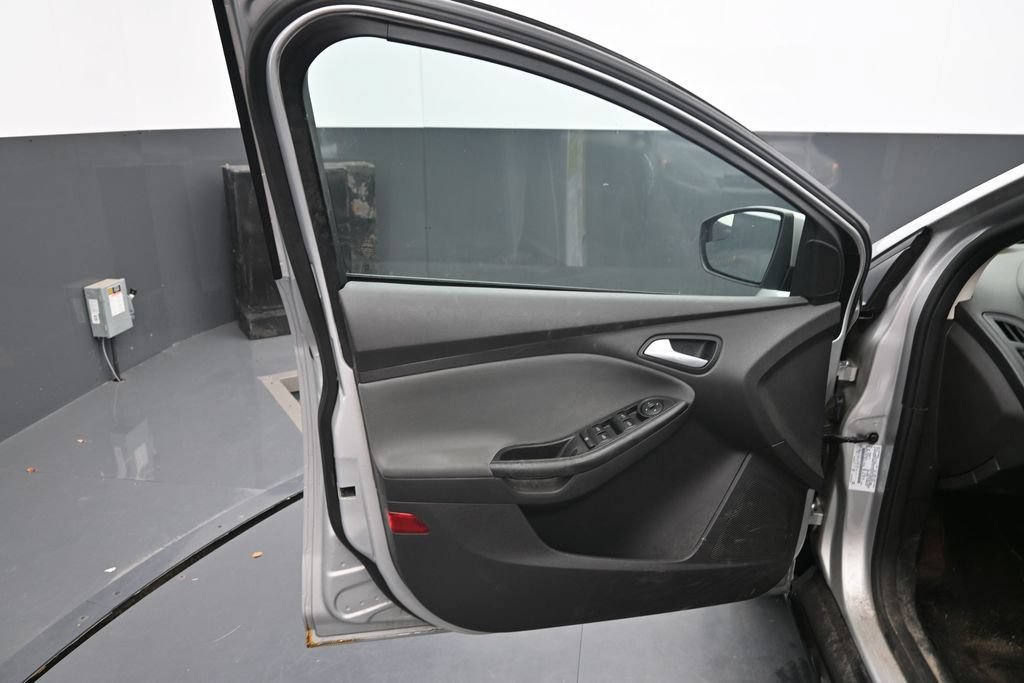 Used 2014 Ford Focus SE FWD image 14