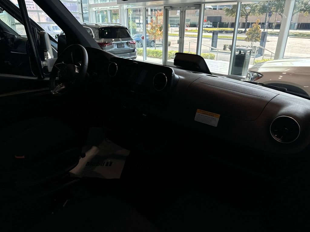 Used 2025 Mercedes-Benz Sprinter 3500 image 15