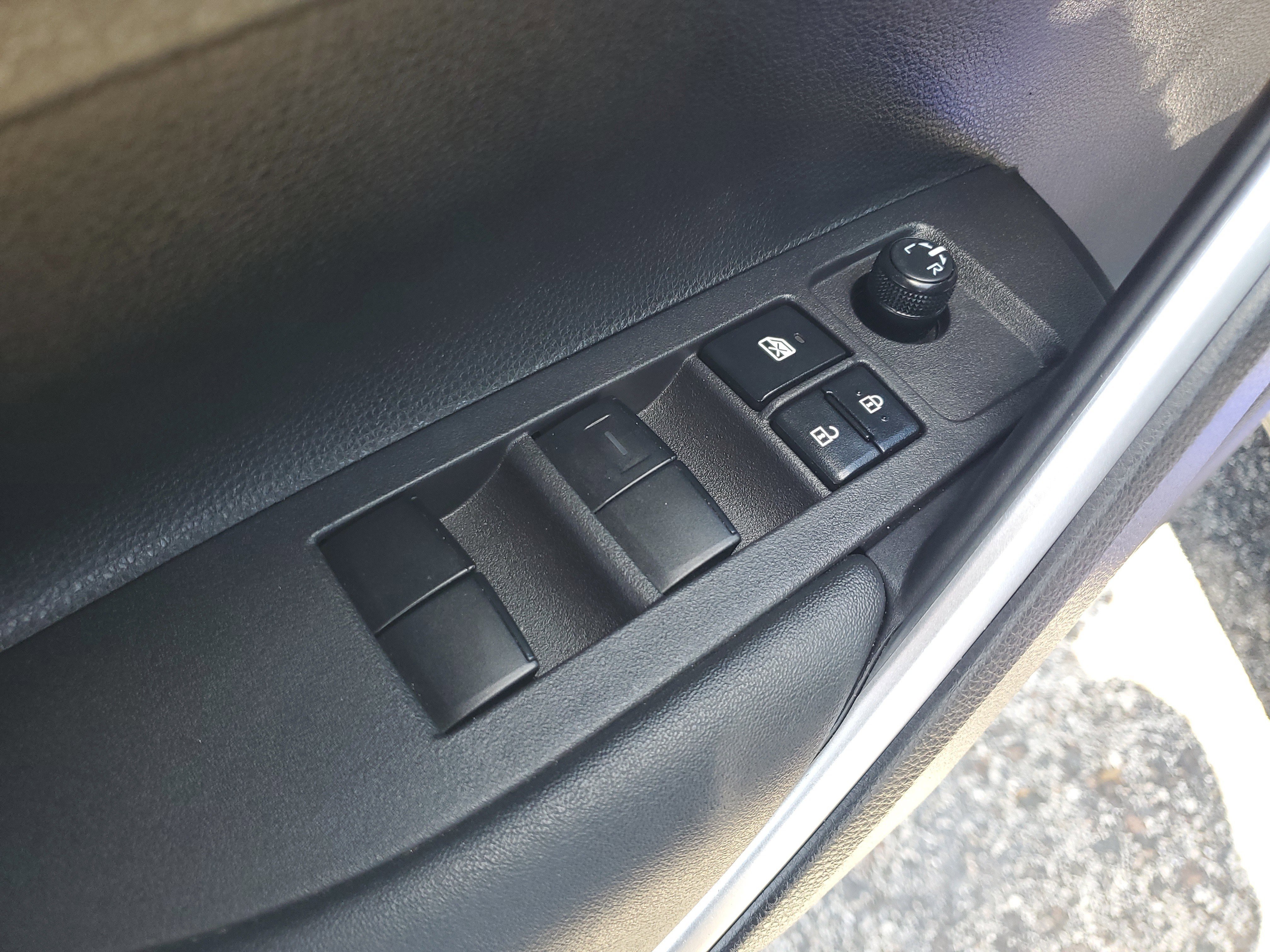 Used 2024 Toyota Corolla Cross AWD Hybrid w/ Moonroof Package image 11