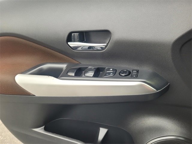 Used 2020 Nissan Kicks SR image 24